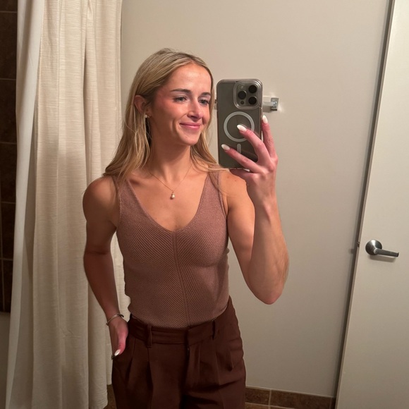 Abercrombie Knit V Neck Tank Top - Picture 4 of 5